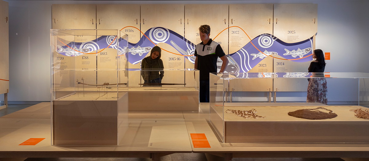 Students at Mungari, Chau Chak Wing Museum