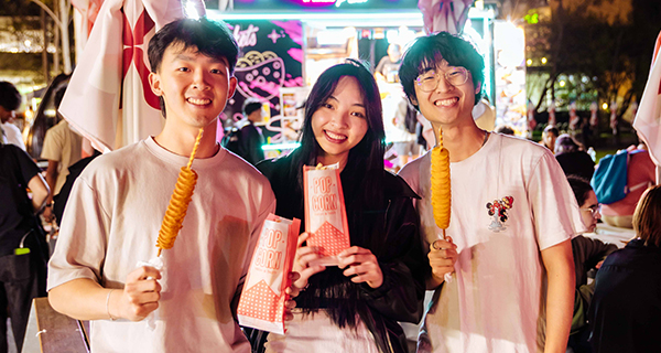 Students at the market