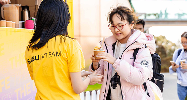 students at the food truck